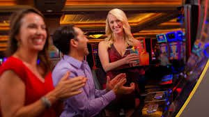 Ilustrasi gameplay sportsbook dan slot online di serubet yang responsif